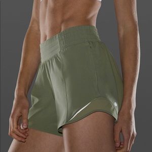 NWOT Lululemon Rosemary Green Hotty Hot Shorts 4”